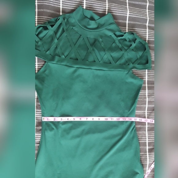 Green fitted dress - Picture 6 of 7